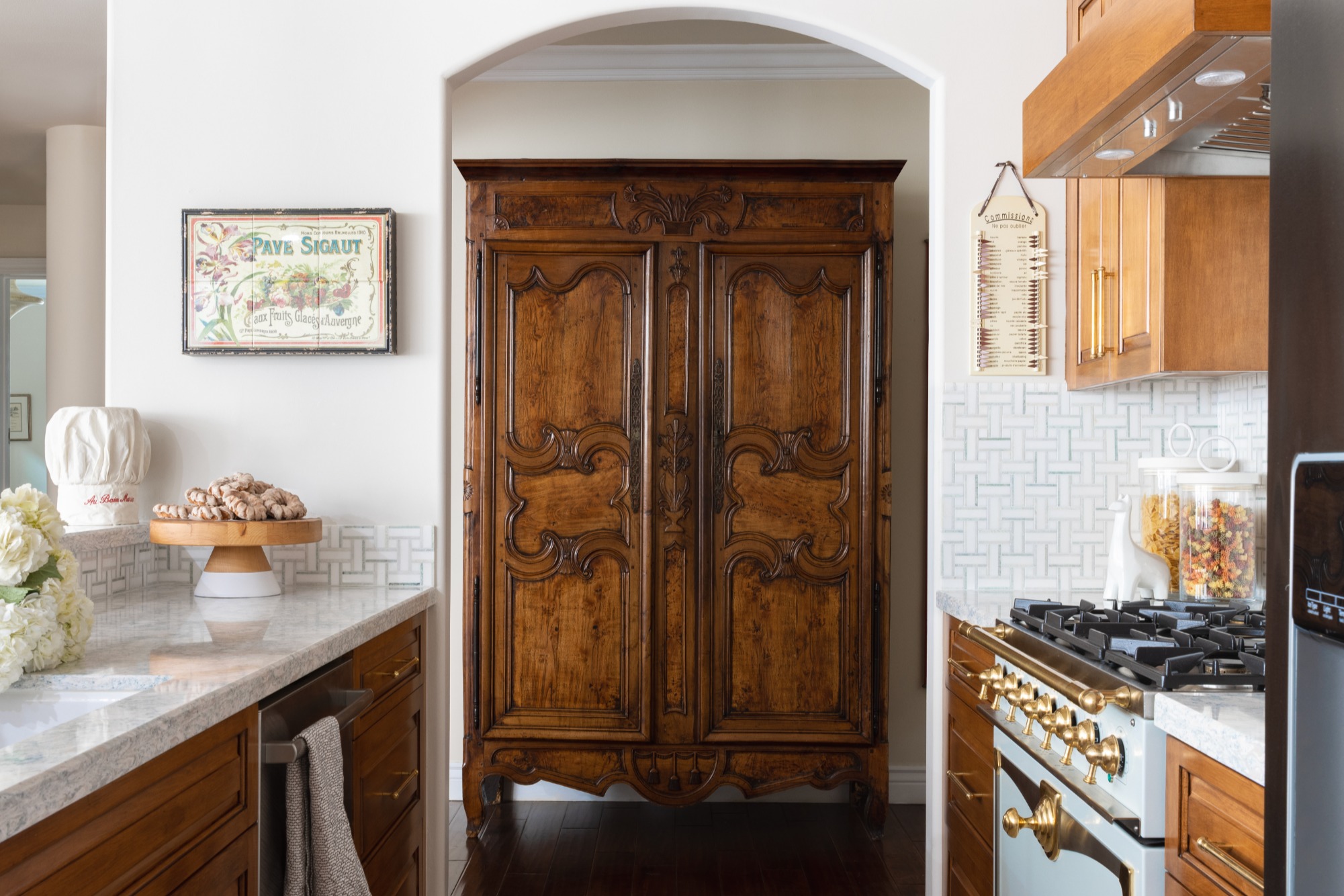 Classic interior design of Hoffman Refresh with solid wooden door 