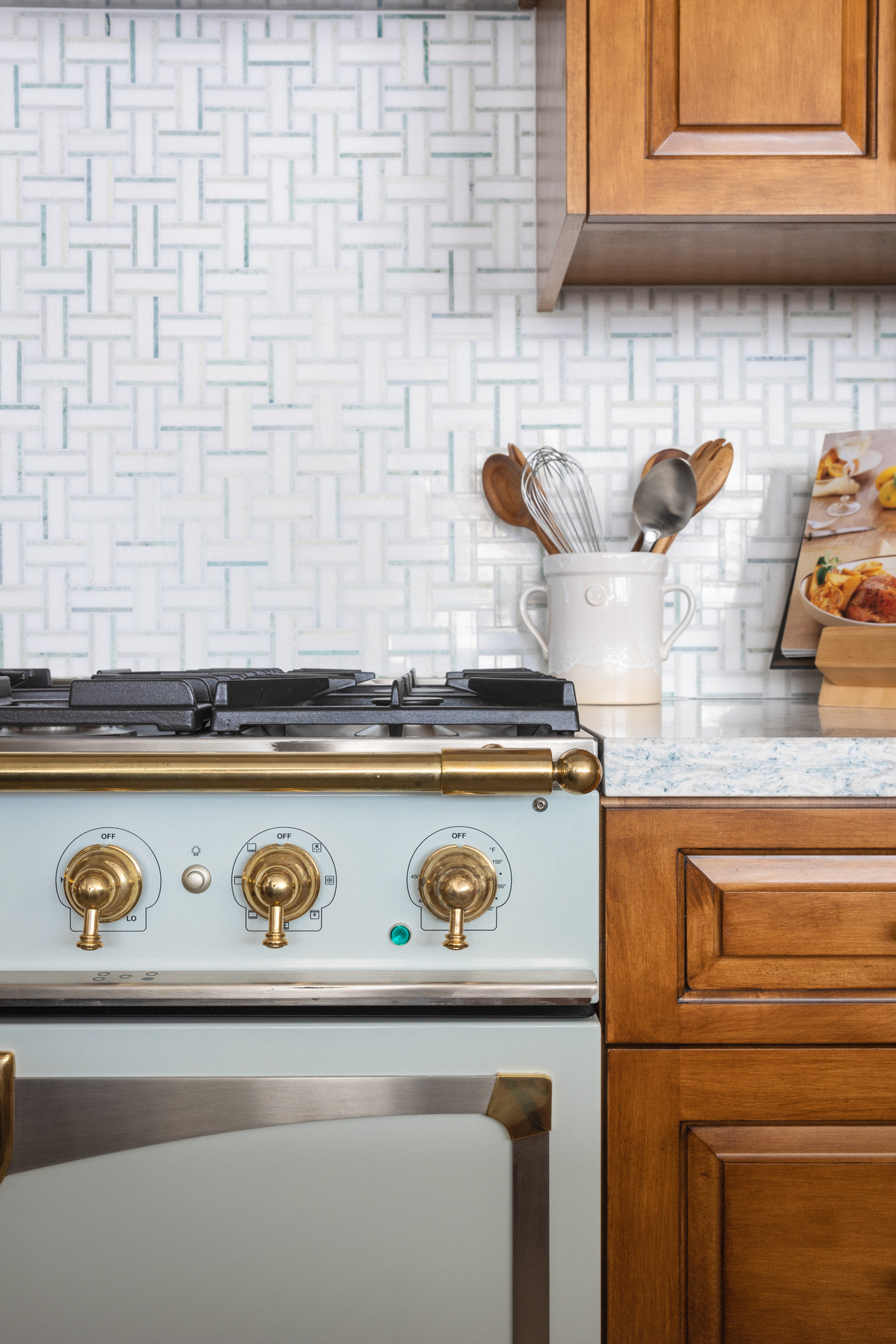 Hoffman Refresh interior design: Gas oven in kitchen