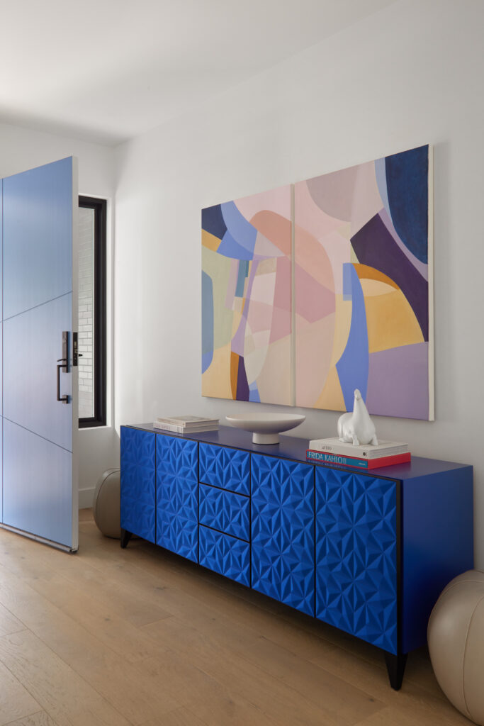 Motor Build artistic style interior décor with bold color effect